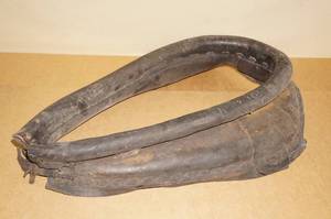 lot 7 image: Antique Leather Horse Collar