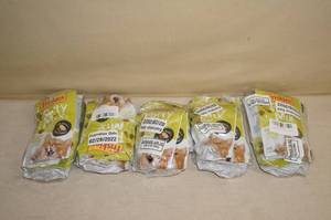 lot 29 image: Friskies Party Mix Cat Treats