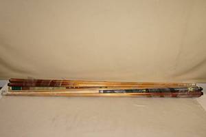 lot 46 image: 12 Pool Cues