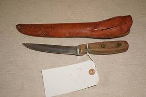 lot 39 image: Chicago Cutlery 94S Skinning Knife with Sheath