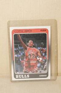 lot 65 image: 1988-89 Fleer Scottie Pippen #20 Rookie Card