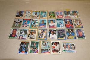lot 66 image: Rookie and Early Career Baseball Cards - Kirby Puckett, Clemens, Ripken, Bonds