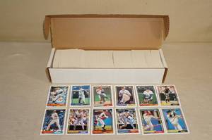 lot 86 image: 1992 Topps Baseball Card Set