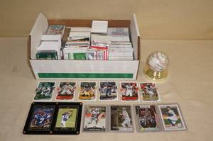 lot 92 image: Box of Sports Cards - Large Mix
