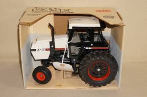 lot 110 image: 1985 Ertl Case 2594 Die Cast Tractor - 116 Scale