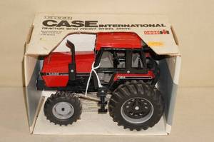 lot 112 image: Ertl Case International 3294 Die Cast Tractor - 116 Scale