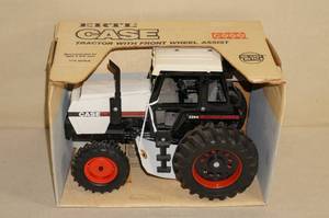lot 113 image: Ertl Case International 3294 Die Cast Tractor - 116 Scale