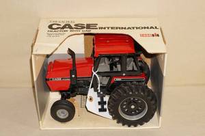 lot 114 image: 1985 Ertl Case International 2594 Die Cast Tractor - 116 Scale