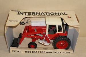 lot 116 image: 1989 Ertl International 1586 Die Cast Tractor with Endloader - 116 Scale