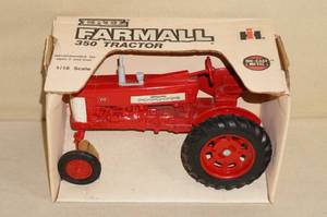lot 118 image: Ertl Farmall 350 Die Cast Tractor - 116 Scale