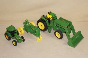 lot 123 image: 3 Die Cast John Deere Tractors