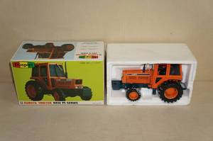 lot 124 image: Dinpot Kubota M-Series Die Cast Tractor - 120 Scale