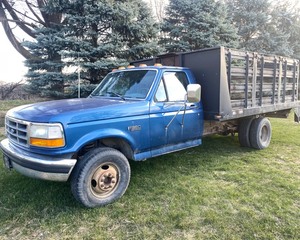 lot 1 image: 1994 Ford F350 XLT with Lift Gate