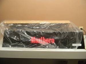 lot 21 image: NOS MARLBORO POOL TABLE LIGHT - IN BOX - SEE PICTURES