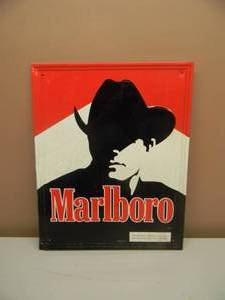 lot 32 image: MARLBORO TIN SIGN - APPROX 18 BY 22 - SEE PICTURES