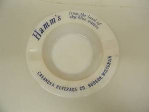 lot 42 image: HAMMS BEER MILK GLASS DISTRRIBUTOR ASHTRAY - CASANOVA BEVERAGE CO. HUDSON WISCONSIN - NICE COLLECTIBLE - SEE PICTURES