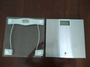 2 Digital Bathroom Scales