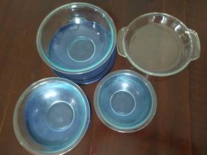 Pyrex Bowls with Lids and Anchor Pie Dish