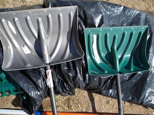 Snow Shovels, Driveway Markers & Snow Fence