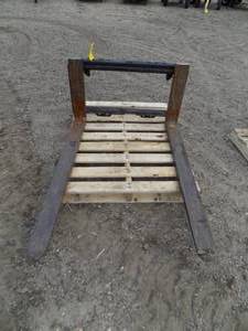 lot 6 image: 1 - Set 48 Forks With Mounting Plate