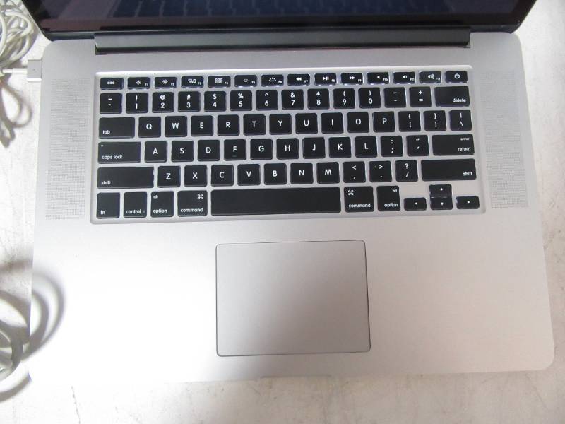 lot 7 image: Apple&nbspMacBookPro11,4&nbspINTEL(R) CORE(TM) I7-4770HQ CPU  2.20GHZ 16GB RAM 256 GB HD&nbspMac OS X 10.10.3 (El Capitan)  wcharger 