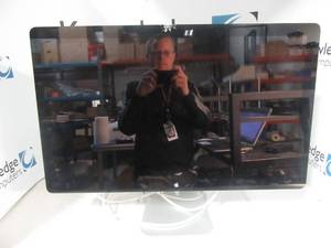 lot 30 image: Apple Thunderbolt Display A1316 cracked glass