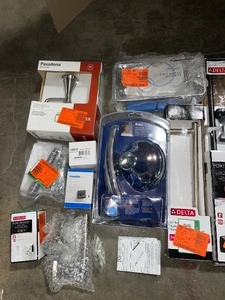 lot 3 image: ASSORTED MIXED BATHROOM TOWEL BARSSHOWER HEADS  MORE VARIOUS CONDITIONS. SEE PICTURES