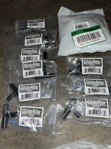 lot 7 image: LIKE NEW ASSORTED GLIDERITE HANDLES & DOORKNOBS. SEE PICTURES