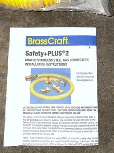 lot 23 image: ASSORTED BRASSCRAFT GAS CONNECTORS. VARIOUS CONDITIONS. SEE PICTURES