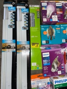 lot 45 image: HUGE LIGHTINGLIGHT BULB ASSORTMENT. VARIOUS CONDITIONS. SEE PICTURES