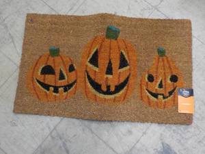lot 32 image: Fall Dcor Floor Mat 18x30...