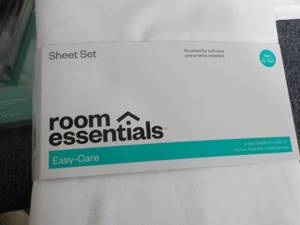 lot 46 image: Room Essentials TwinXL Twin sheet ...
