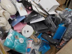 lot 101 image: Pallet lot of returns and overstock...