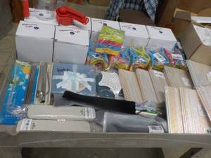 lot 108 image: measuring cup sets, apron, plastic ...