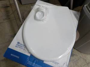 lot 132 image: Bemis round toilet seat...