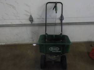 lot 159 image: Scotts spreader - 18 wide...