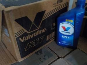 lot 289 image: Case of 12 qt Bottles Valvoline Typ...