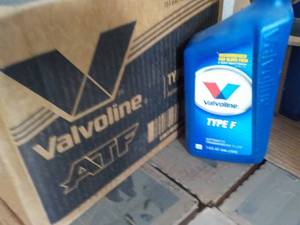 lot 292 image: Case of 12 qt Bottles Valvoline Typ...