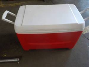 lot 184 image: Igloo cooler...