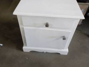 lot 186 image: wood stand - 22x15x22...