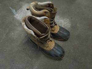 lot 189 image: Red Ball size 12 boots...