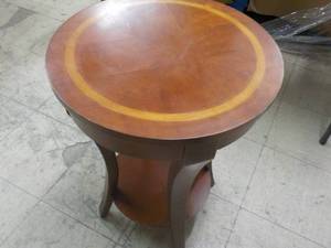 lot 256 image: Round End Wood Table 18 x 24...