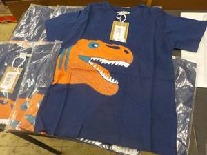 lot 233 image: Coyote and Co T-shirts 5 size 7 ye...