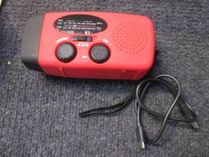 lot 26 image: Solar Radio with Flash Light - open...