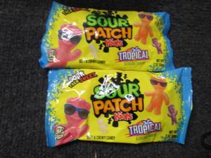 lot 68 image: 18- 2 oz Pks Sour Patch Kids Tropic...