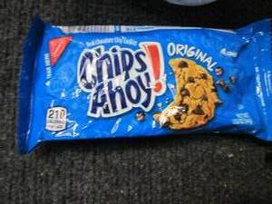 lot 89 image: 12 pks Chips Ahoy ...