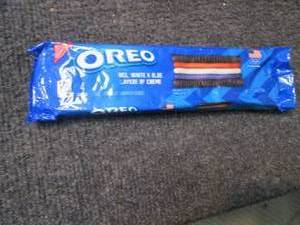 lot 91 image: 12- 2.54 oz Pks Oreos w Red, White...