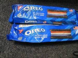 lot 112 image: 12- 2.54 oz Pks Oreos w Red, White...