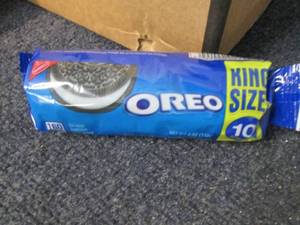 lot 113 image: 12- 10 ct 4.0 oz Pks Oreos ...
