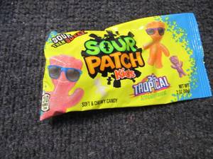 lot 122 image: 18- 2 oz Pks Sour Patch Kids Tropic...